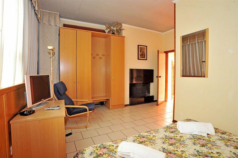 Fornaci di Barga Hotel Cristallo Barga מראה חיצוני תמונה