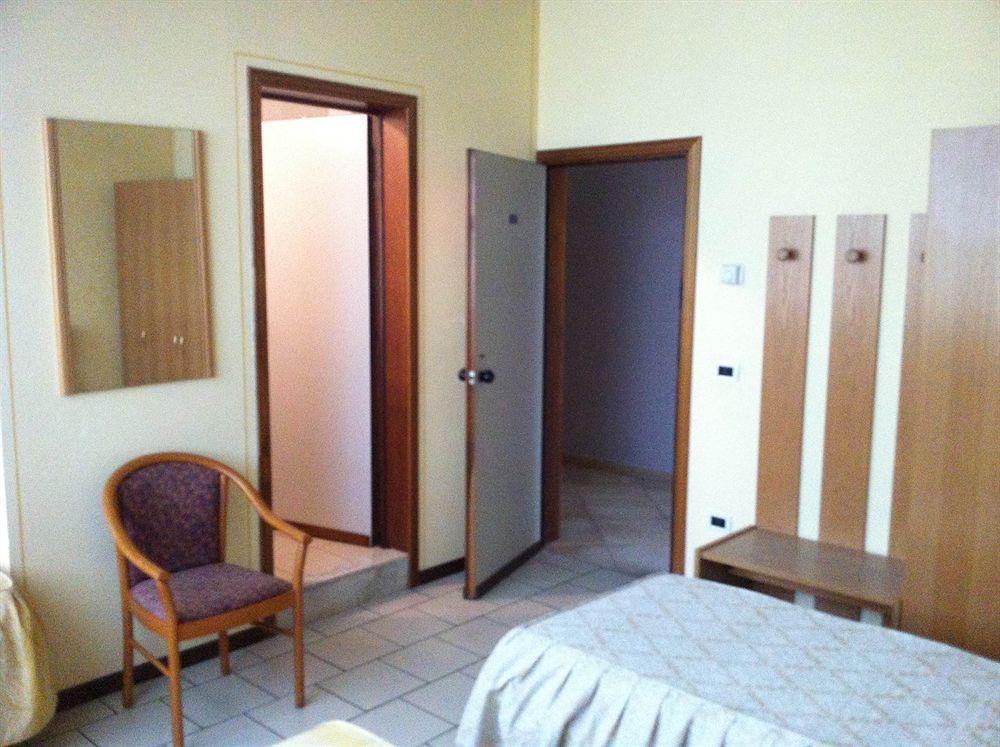 Fornaci di Barga Hotel Cristallo Barga מראה חיצוני תמונה
