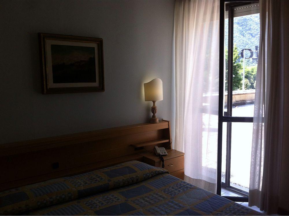 Fornaci di Barga Hotel Cristallo Barga מראה חיצוני תמונה