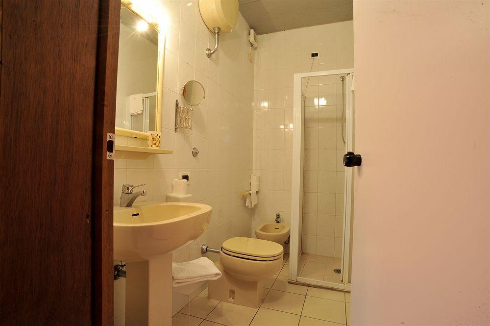 Fornaci di Barga Hotel Cristallo Barga מראה חיצוני תמונה