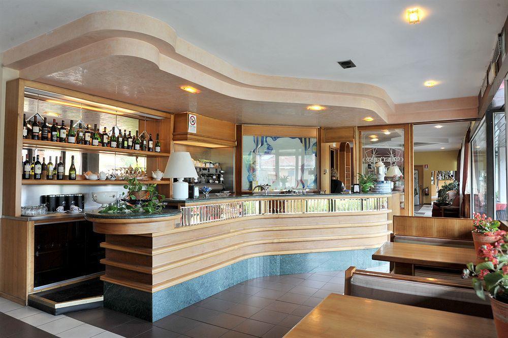 Fornaci di Barga Hotel Cristallo Barga מראה חיצוני תמונה