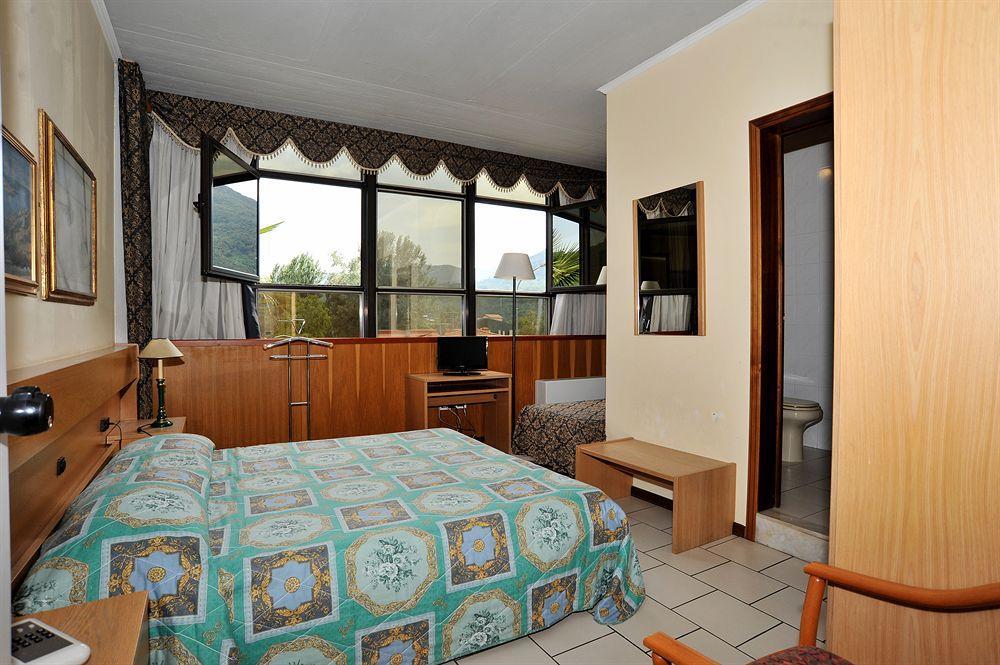 Fornaci di Barga Hotel Cristallo Barga מראה חיצוני תמונה