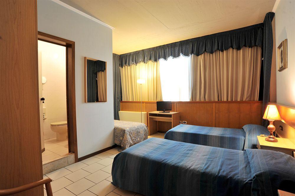 Fornaci di Barga Hotel Cristallo Barga מראה חיצוני תמונה
