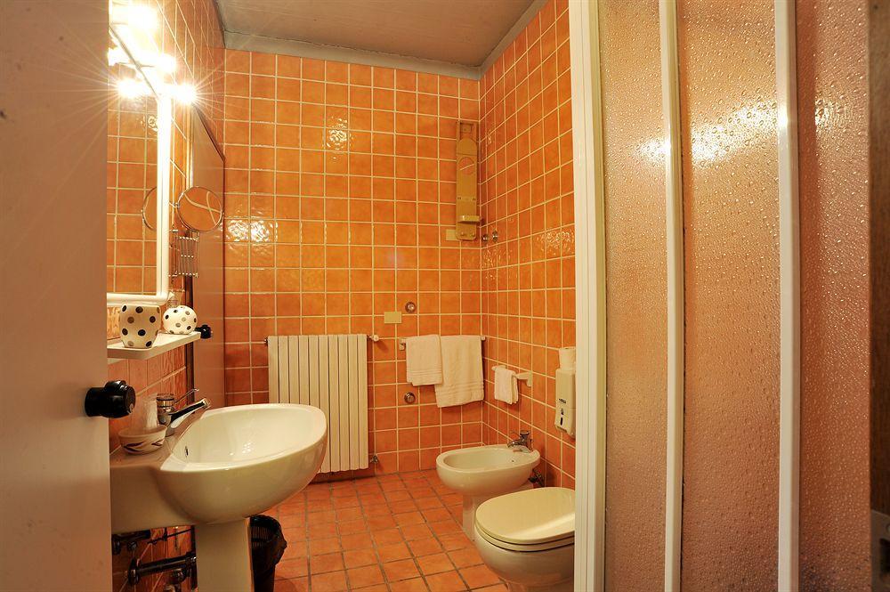Fornaci di Barga Hotel Cristallo Barga מראה חיצוני תמונה