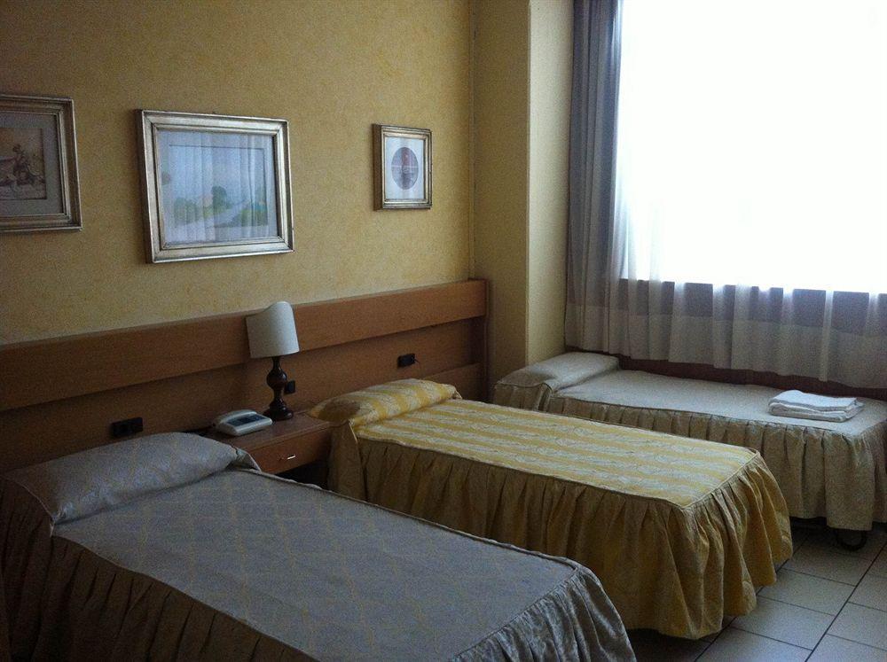 Fornaci di Barga Hotel Cristallo Barga מראה חיצוני תמונה