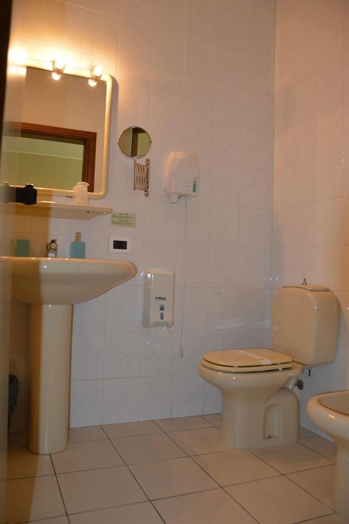 Fornaci di Barga Hotel Cristallo Barga מראה חיצוני תמונה