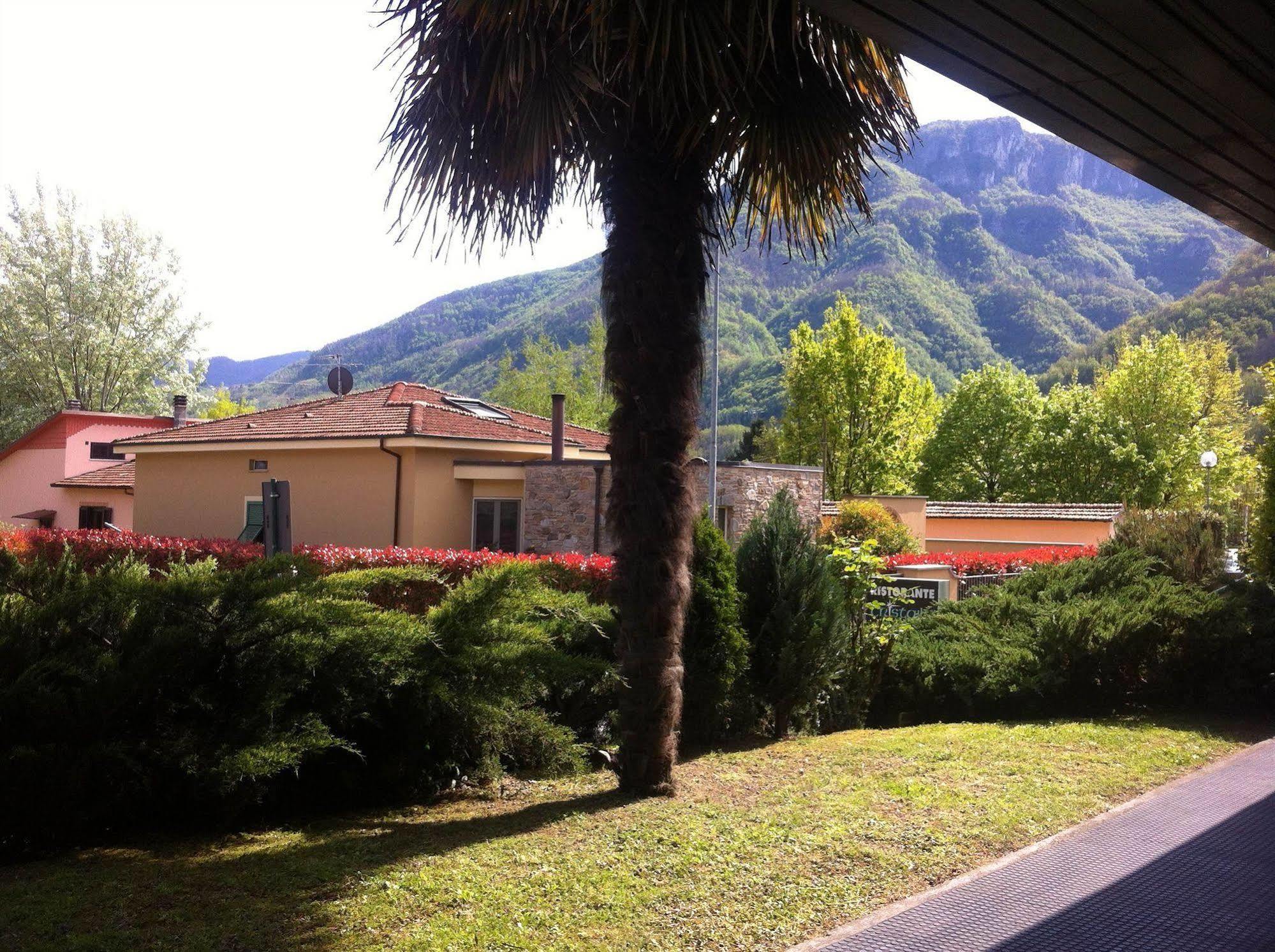 Fornaci di Barga Hotel Cristallo Barga מראה חיצוני תמונה