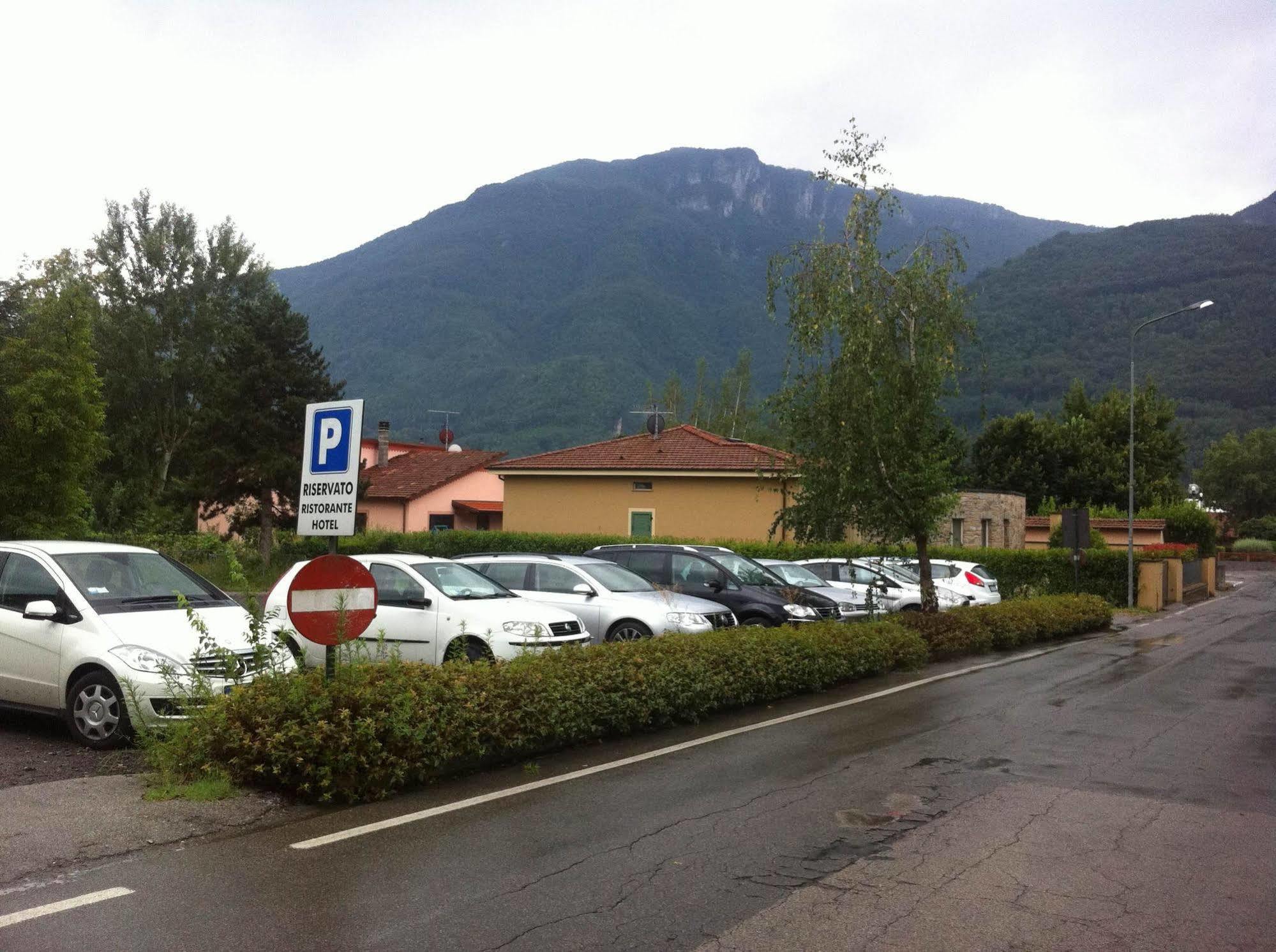 Fornaci di Barga Hotel Cristallo Barga מראה חיצוני תמונה