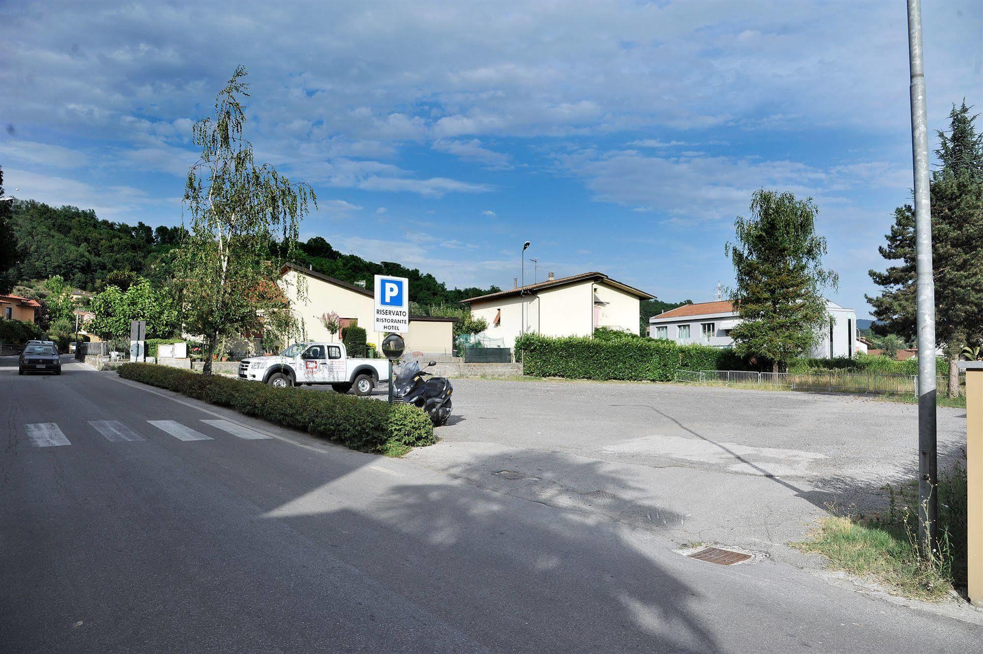 Fornaci di Barga Hotel Cristallo Barga מראה חיצוני תמונה