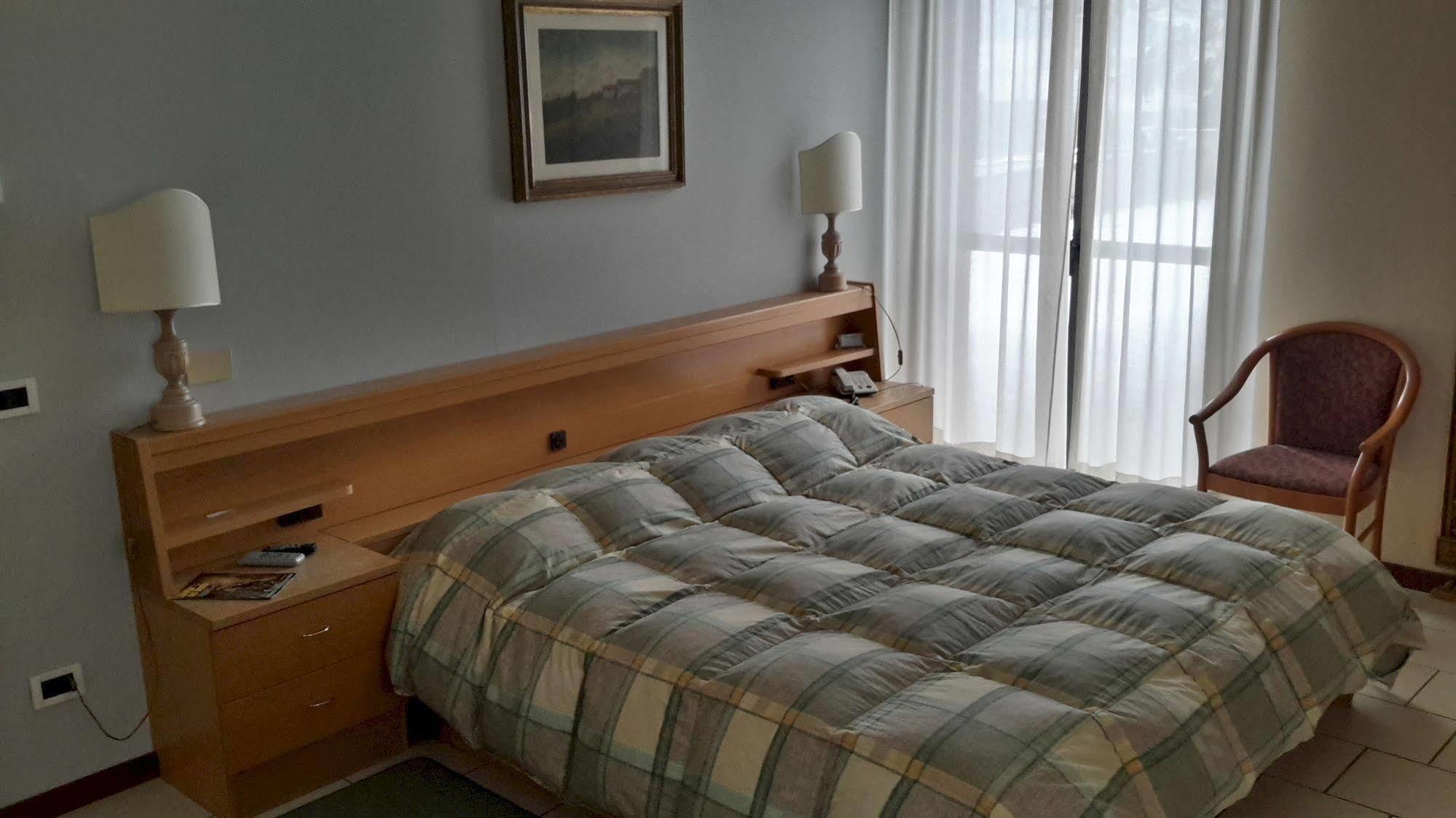 Fornaci di Barga Hotel Cristallo Barga מראה חיצוני תמונה