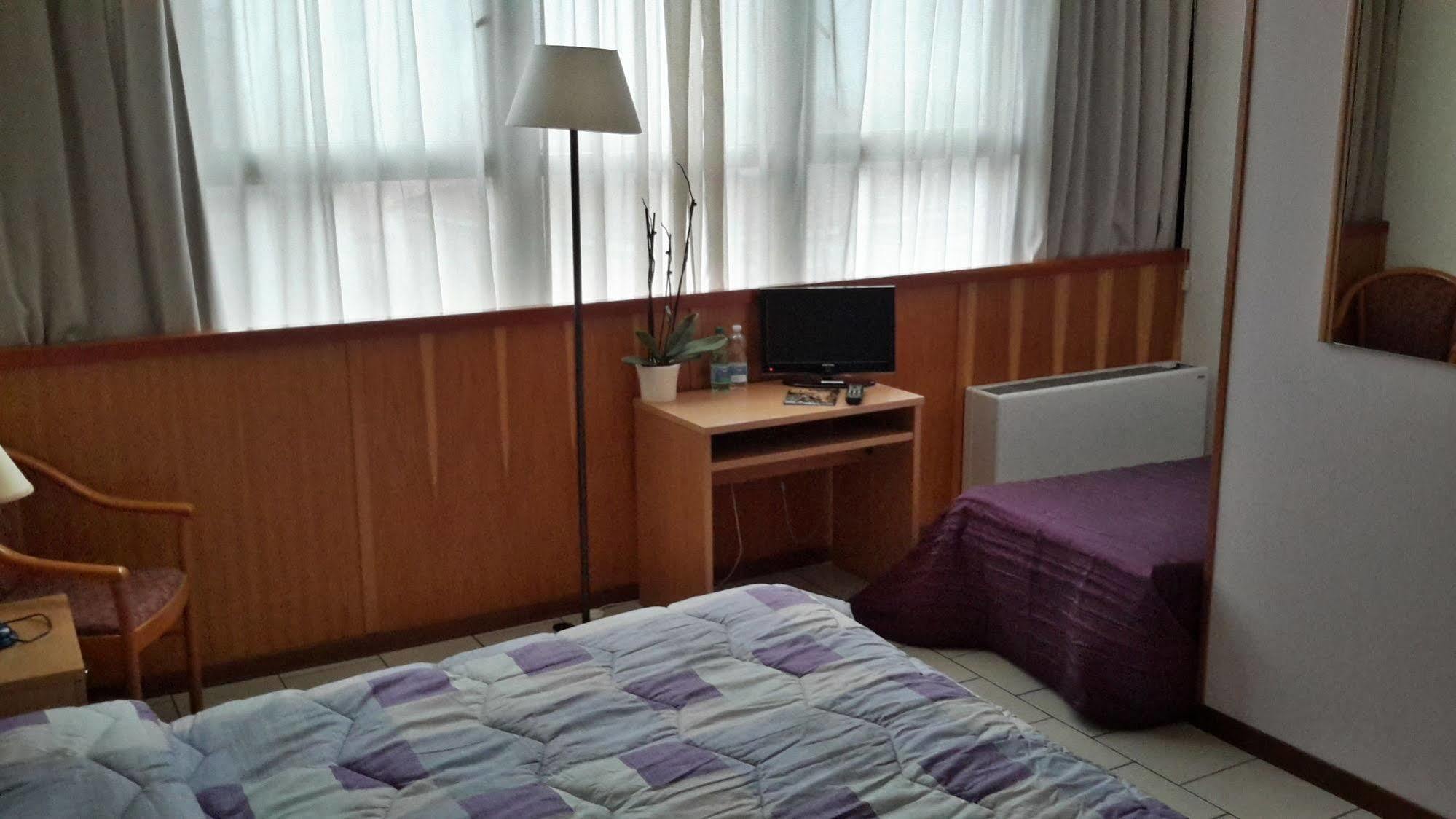 Fornaci di Barga Hotel Cristallo Barga מראה חיצוני תמונה
