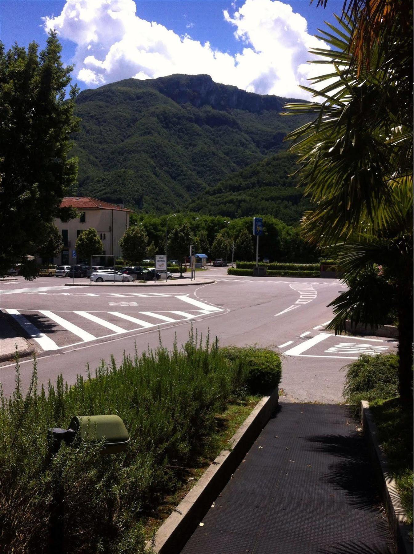 Fornaci di Barga Hotel Cristallo Barga מראה חיצוני תמונה